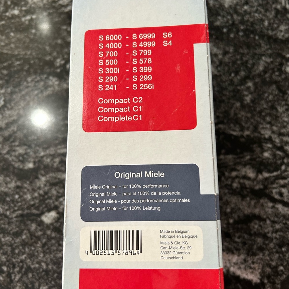 Miele AirClean 3D Efficiency Vacuum Bags - White and Red - Picture 3 of 6